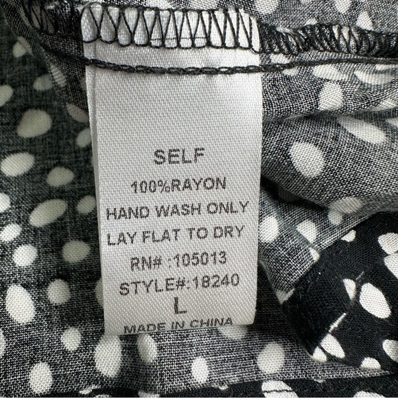 Savanna Jane Embroidered Top. Size Large - Picture 6 of 7